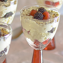 low carb sugar free cheesecake berry parfait